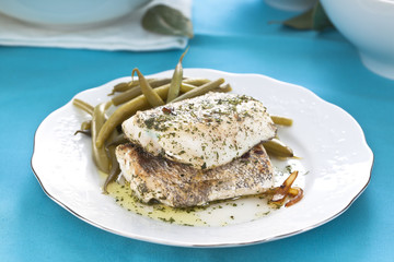 hake fillet with green beans