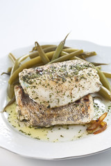 hake fillet with green beans
