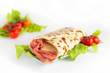 piadina al prosciutto e formaggio