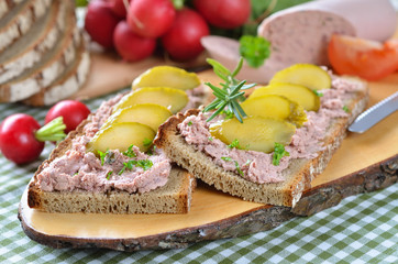 Deftige Brotzeit mit Hausmacherleberwurst