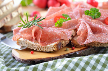 Leckere Salamibrote