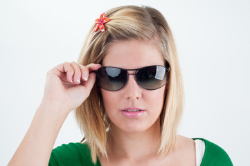 Frau mit Sonnenbrille