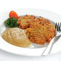 Reibekuchen mit Apfelmus