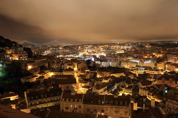 Fototapeta na wymiar Lizbona nocą