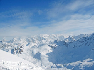 Fototapeta na wymiar Snowy mountain range French Alpes