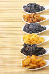 Assorted raisins
