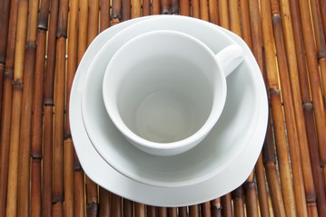 Obraz na płótnie Canvas white plate and cup