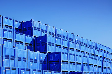Plastic transport containers