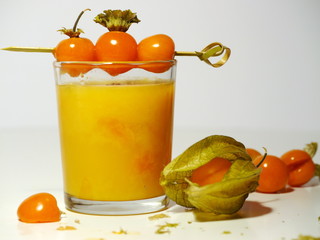 Physalis-Orangensaft . . .