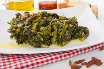 Stewed turnip greens. Cime di rapa stufate.