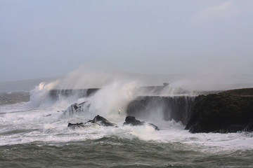 Obraz premium Crashing waves