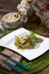testaroli al pesto basilico e pinoli -lunigiana