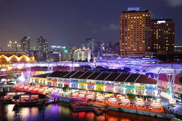Gordijnen Singapore city at night © leungchopan