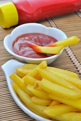Patate fritte e ketchup