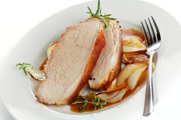 Krustenbraten mit geschmorten Zwiebeln