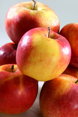 red apples