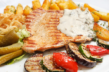 Grilled steak with vegetables