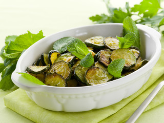 Sauteed zucchinis with mint leaf © Marco Mayer