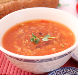 Sauer-Scharf-Suppe