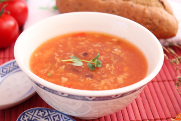 Sauer-Scharf-Suppe