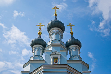 Fototapeta na wymiar The domes of the Orthodox Church