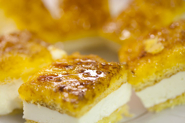 Yolk cake
