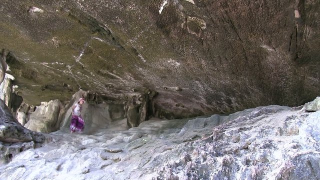 jeunes filles grotte de Tapu island