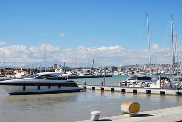 Obraz premium il lungomare, il porto e la spiaggia di
