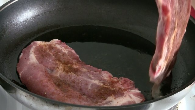 Fleisch anbraten