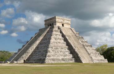 Fototapeta na wymiar Pyramide de Chichen Itza
