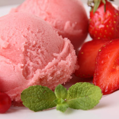 strawberry ice cream