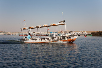 Bateau de plaisance sur le Nil, Egypte.