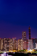 Obraz premium 横浜みなとみらい２１のビル郡の夜景