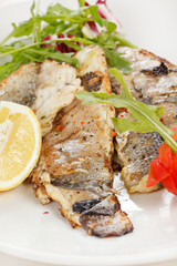 Grilled fish fillet with tomato and lemon
