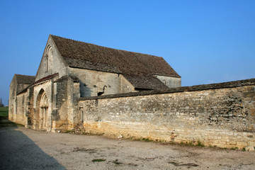 Fototapeta na wymiar Eglise abandonnée en Bourgogne