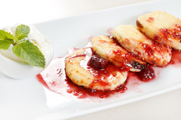 Cheese pancakes with cherry sauce