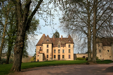 Fototapeta na wymiar Château de Couches dit de Marguerite de Bourgogne