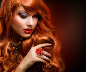 Fototapeta premium Wavy Red Hair. Fashion Girl Portrait