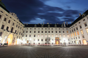 Fototapeta na wymiar Pałac Hofburg w nocy - Wiedeń, Austria