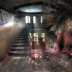 Cercles muraux Rudnes escaliers dans un complexe abandonné