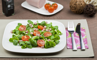 Ensalada de canonigos tomate y pavo