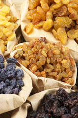 Assorted raisins