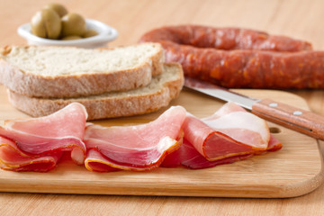 prosciutto with bread and sausages