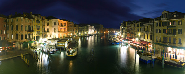 Fototapeta na wymiar Venice - panoramic view from Rialto bridge