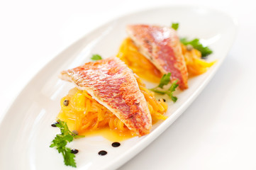 Red mullet with mango, papaya and green pepper