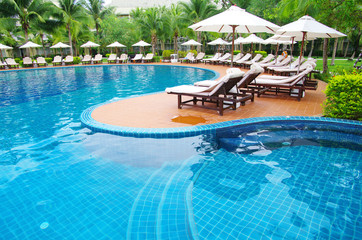 Fototapeta na wymiar tropical swimming pool