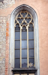 Okno gotyckiego kościoła