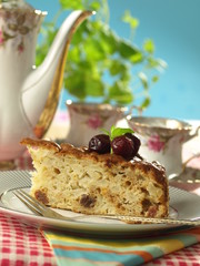 Dessert with an apple cake and tea.