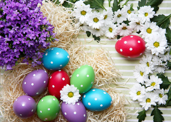 Ostereier mit Blumen