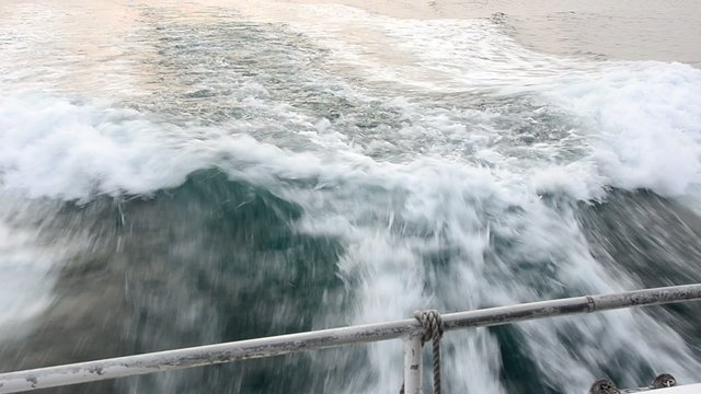 bateau &agrave; moteur, naviguer